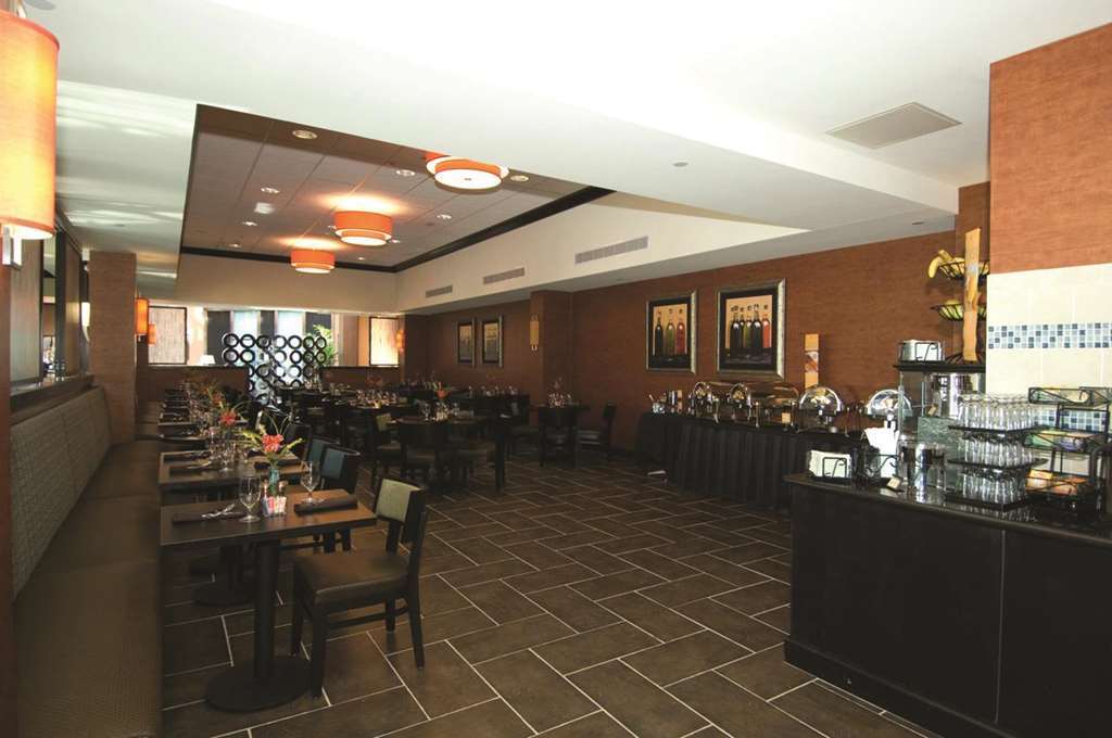 Doubletree Suites By Hilton Бентънвил Ресторант снимка